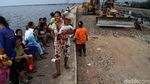 Melihat Proyek Pembangunan Jalan di Tanggul Laut Cilincing