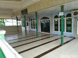 Lempar Kotoran Manusia ke Musala, Pria di Samarinda Dikeroyok Massa