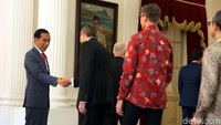 Selain membahas mengenai peluang kerja sama ekonomi, dalam kesempatan itu Jokowi juga mengkritik perlakuan Uni Eropa yang menetapkan diskriminasi terhadap produk kelapa sawit Indonesia.