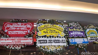 Jajaran Karangan Bunga dari Pejabat hingga Pengusaha untuk Ciputra