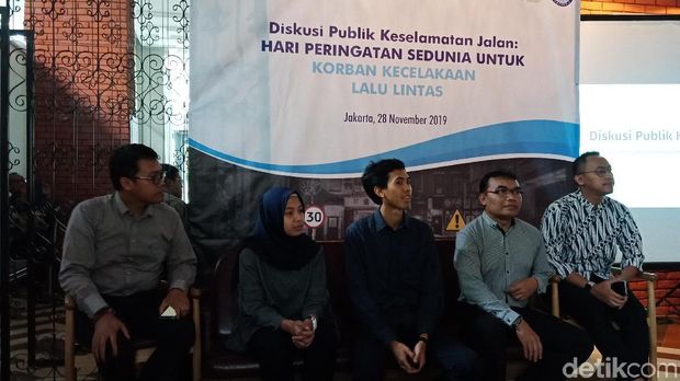 Diskusi peringatan Hari Peringatan Sedunia untuk Korban Kecelakaan Lalu Lintas