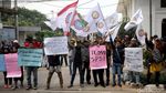 Aksi Unjuk Rasa Karyawan DCost Usai Dipecat Tanpa Teguran