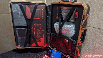 Asus menyiapkan paket khusus dengan koper. Foto: Adi Fida Rahman/detikINET