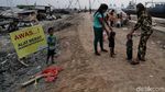Melihat Proyek Pembangunan Jalan di Tanggul Laut Cilincing