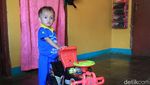 Driver Ojol Ini Ngojek Sambil Gendong Anak