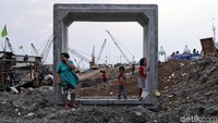 Di kawasan tersebut juga akan dibangun saluran pembuangan air.