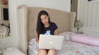 Natasha Wilona punya kamar dengan konsep American Classic. Foto: YouTube Natahsa Wilona