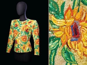 Dilelang, Jaket Yves Saint Laurent Bergambar Lukisan Van Gogh Terjual Rp 8 M