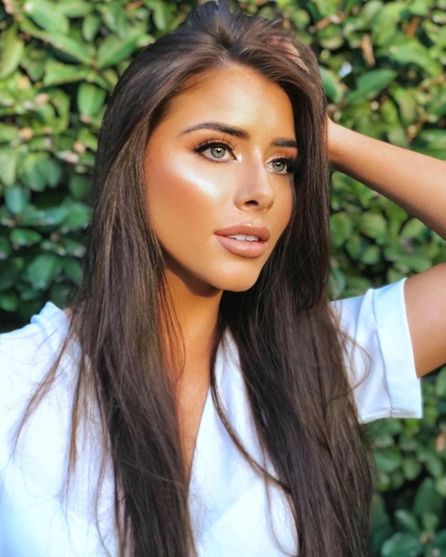 Wanita yang berprofesi sebagai PR itu sampai tidak bisa bekerja. Dia merasa kelelahan parah, sakit sendi hingga siklus menstruasi yang tidak teratur.  Foto: Instagram