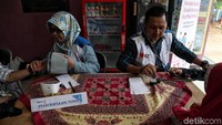 Sejumlah warga langsung memanfaatkan pemeriksaan kesehatan tersebut.