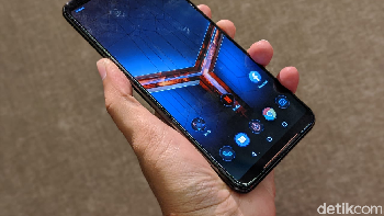 Layarnya menggunakan panel AMOLED 6,53 inch dengan refresh rate hinga 120 Hz dan response time 1 ms. Foto: Adi Fida Rahman/detikINET