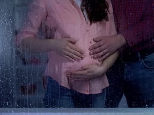 5 Tanda Kehamilan yang Terabaikan, Salah Satunya Keluar Bercak Darah