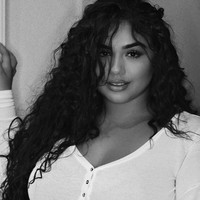 Wanita asal Hungaria ini mulai menjadi model sejak berusia 13 tahun. Ia bahkan muncul di video musik. Tapi, Diana diganggu teman-teman sekelasnya karena gemuk. Foto: Instagram