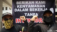 Diketahui, dalam dua bulan terakhir, lebih dari 110 karyawan dipecat tanpa ada alasan yang jelas.