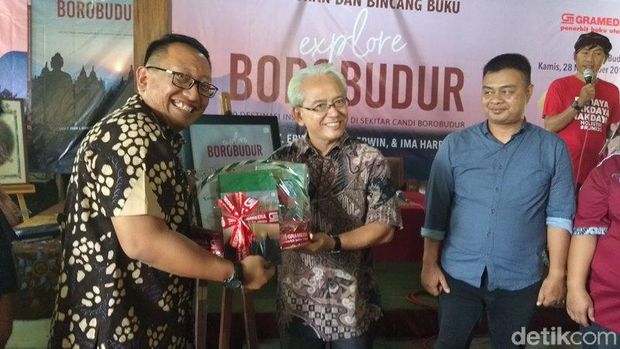 Acara peluncuran buku 