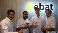 CEO Sang Pisang Kaesang Pangarep didampingi Presdir HEBAT Anthony P. Gan, CEO Yang Ayam Bayu, CEO Ternakopi Ansari Kadir meresmikan kantor Harapan Bangsa Kita (HEBAT) di Jakarta, Kamis (28/11/2019). 