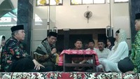 Acara tersebut tidak hanya disaksikan umat muslim, namun juga tokoh lainnya. 