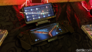 Ada beragam aksesori yang akan hadir menemani ROG Phone 2. Ini adalah TwinView Dock 2. Foto: Adi Fida Rahman/detikINET