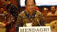 Tambahan ini di antaranya pembinaan stabilitas politik untuk menciptakan situasi yang aman. Selain itu, adanya pembinaan pengawasan penyelenggara pemerintah daerah untuk pembangunan daerah pinggiran.
