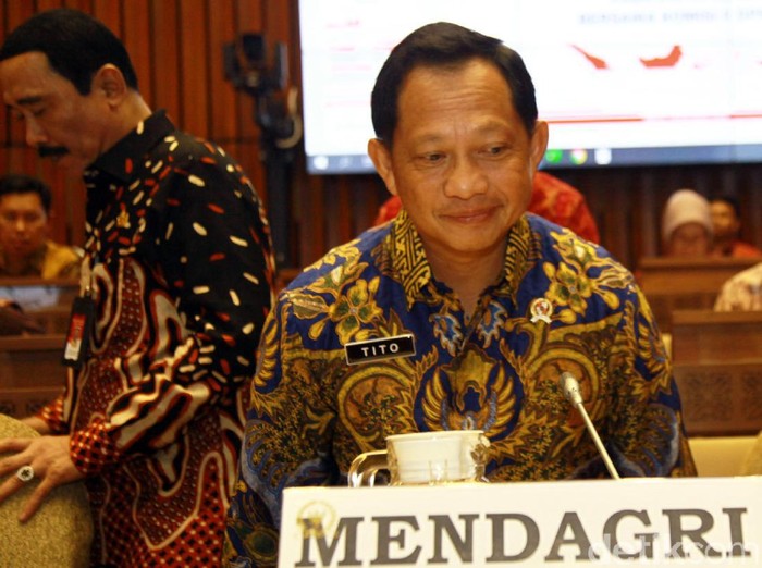 Komisi II DPR menggelar rapat kerja (Raker) dengan Kementerian Dalam Negeri terkait rencana kerja.
