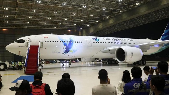 Erick Pecat Semua Direktur Garuda, Pengusaha Ungkap Borok AA
