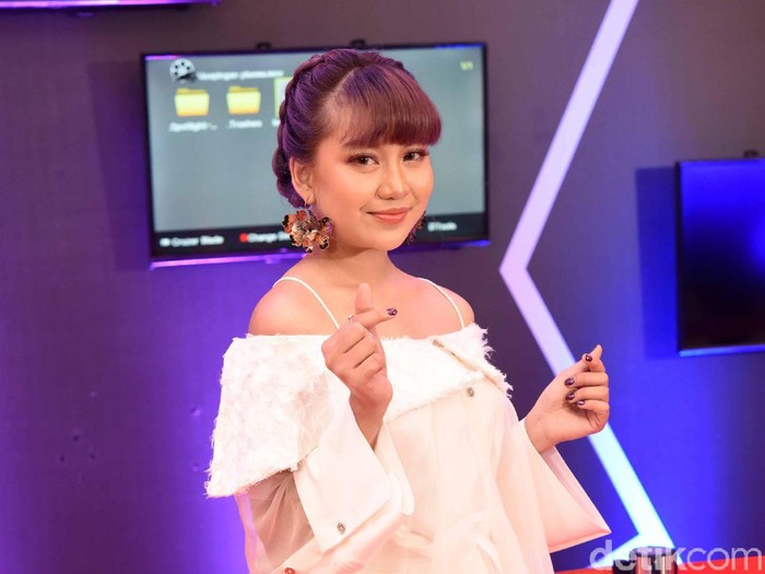 Ghea Idol