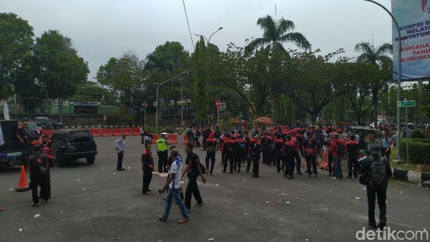 Buruh membubarkan diri