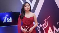 Tasnya juga senada dengan warna baju yang dikenakan. Foto: Noel dan Palevi