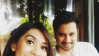 Namanya santer diberitakan karena ia menuduh sang suami, Arya Claproth selingkuh dengan aktris Marshanda. Karen konon pernah memergoki Arya bertelepon dengan Marshanda hingga berjam-jam. Foto: Instagram karenpooroe