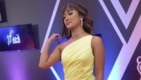 Marion Jola hadir di acara AMI tadi malam. Ia tampil mengenakan dress dengan belahan tinggi di salah satu bagian kakinya. Foto: (Palevi/detikcom)