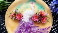 Tak hanya bunga, jelly ini juga dilukis dengan bentuk burung merak putih yang cantik sekali. Foto: Instagram @siewhen83