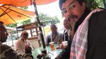 Kedua Istrinya Berseteru, Master Limbad Tetap Seru Kulineran