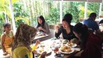 Kenalan dengan Shella O, Asisten Hotman Paris yang Cantik dan Doyan Ngopi