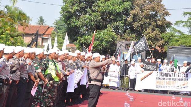 Aksi di Polres Banjar, Massa Almutabar Minta Sukmawati Diadili