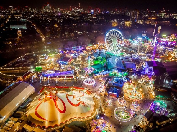 Tahun ini, pasar Winter Wonderland Hyde Park di London, Inggris menghadirkan bianglala (observation wheel) tertinggi di dunia yang dapat diangkut, gelanggang es terbuka yang terbesar di Inggris, karaoke, patung, pertunjukan, dan lebih banyak kegembiraan bagi seluruh keluarga (Agoda) Tahun ini, pasar Winter Wonderland Hyde Park di London, Inggris menghadirkan bianglala (observation wheel) tertinggi di dunia yang dapat diangkut, gelanggang es terbuka yang terbesar di Inggris, karaoke, patung, pertunjukan, dan lebih banyak kegembiraan bagi seluruh keluarga (Agoda)