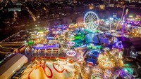 Tahun ini, pasar Winter Wonderland Hyde Park di London, Inggris menghadirkan bianglala (observation wheel) tertinggi di dunia yang dapat diangkut, gelanggang es terbuka yang terbesar di Inggris, karaoke, patung, pertunjukan, dan lebih banyak kegembiraan bagi seluruh keluarga (Agoda)