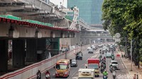 Untuk lintasan Cawang-Cibubur paling jauh progressnya, yaitu sudah sampai 86,23%. Karena sudah jauh pembangunannya, uji coba kereta LRT dilakukan di lintasan ini.