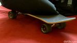 Ini Skateboard Andalan Hikmat, Guru Difabel di SLB Negeri Batang