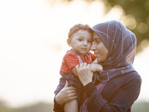 Hadits-Hadits Tentang Ibu dan Kewajiban Berbakti Padanya