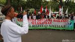 Mahasiswa Geruduk Kemenko Polhukam Tuntut Habib Rizieq Dipulangkan