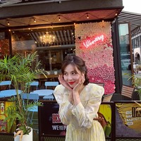 Wanita 27 tahun tersebut menulis bahwa ia sudah bermimpi untuk tampil di panggung sejak kecil. Ketika akhirnya mimpi itu terwujud, Hyuna pun merasa bersyukur. Namun ada kalanya, ia merasa punya tanggung jawab besar dan terus bekerja hingga tidak tahu sebenarnya menderita gangguan mental. (Foto: Instagram @hyuna_aa)