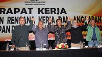 Ketua KPU Arief Budiman didampingi Komisioner KPU Ilham Saputra, Evi Novida Ginting, Wahyu Setiawan, dan Ketua KPU Provinsi Jawa Tengah Yulianto Sudrajat manghadiri rapat kerja kesiapan Pilkada Serentak 2020.