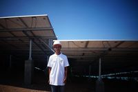 Kisah Iqra, Pejuang Listrik Tenaga Surya di Pulau Messah - CNBC Indonesia