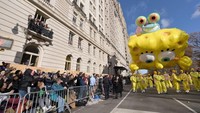 Hari Thanksgiving memang menjadi salah satu perayaan nasional di Amerika Serikat, tak heran di hari itu berbagai aktivitas mulai dari sekolah hingga perkantoran diliburkan agar warga dapat berkumpul bersama keluarga untuk merayakan Hari Thanksgiving. Michael Loccisano/Getty Images.
