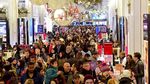 Antusias Warga Berburu Diskon Belanja di Saat Black Friday