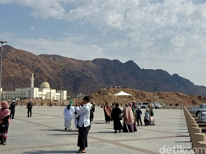 Jabal Uhud di Madinah Jabal Uhud di Madinah