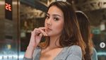 7 Potret Senyum Manis Anya Geraldine yang Bikin Rizky Febian Kesengsem