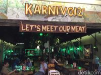Karniv.012: Puas Makan Rib Eye Steak Berbalur Bumbu Kopi dan Saus Mentega