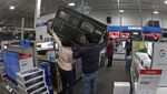 Antusias Warga Berburu Diskon Belanja di Saat Black Friday