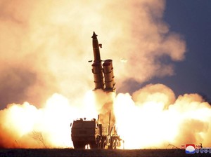 Korut Sukses Uji Coba Sistem Peluncur Roket Terbaru